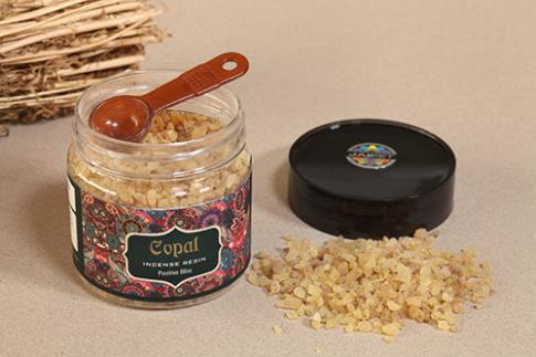 INCIENSO RESINA EN GRANO COPAL. TARRO DE 100G (INCLUYE CUCHARA MEDIDORA)